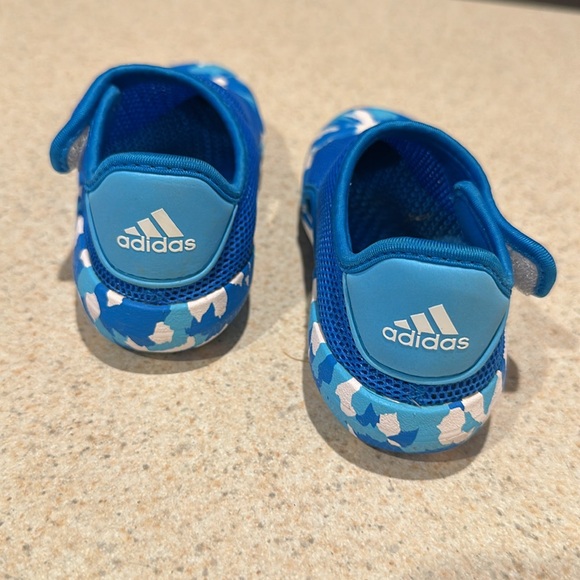 Adidas Kids Blue Slip-On Shoes slides sandals Large instep with Velcro closure - Picture 3 of 9